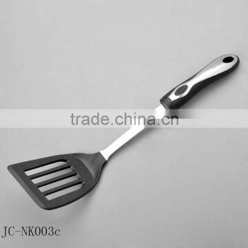 2016 Eco-friendly nylon slotted turner with TPR handle