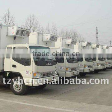 Refrigerator truck to transport food