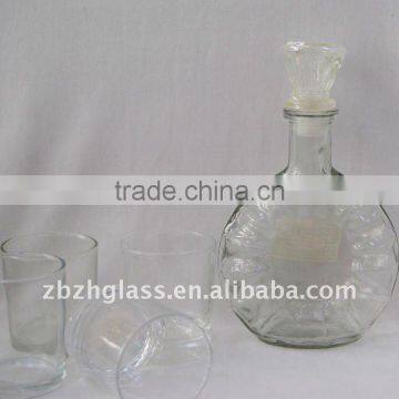 glass wine bottle and 4pcs cups