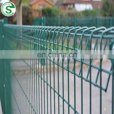 Best selling galvanized BRC triangle bending wire mesh fencing for sale