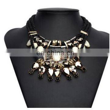 New Women Exaggerated Rhinestone Necklace Alloy Flower Necklaces Pendants Collar Statement Clavicle Chain