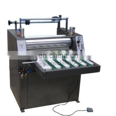 Automatic thermal flatbed laminator with conveyor belt