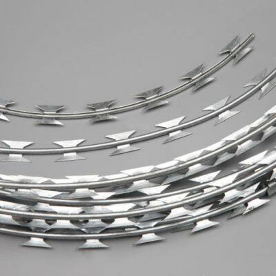 Dicke Rasierdrahtplatte mit drei Spiralen, umweltfreundliches Stacheldrahtgitter für Gefängnisse, geschweißtes Rasierdrahtgitter mit Spikes photo-3