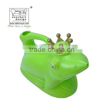 designer frog king shape plastic decorative watering can green 1.6L