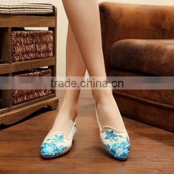 Women Casual Shoes Slip on Pointed Toe Chinese Style Flower Embroidered Ladies Cotton Canvas Walking Flats Oxford Sole No Logo