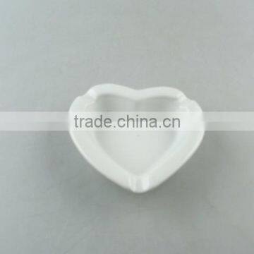 Wholesale White Heart Shape Ceramic Ashtray in Stocklots photo-2