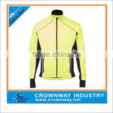 Mens lightweight running jacket with zip off sleeves