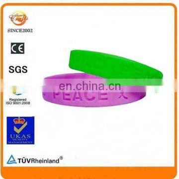 custom debossed logo pink silicone rubber Rolo Chain wristband