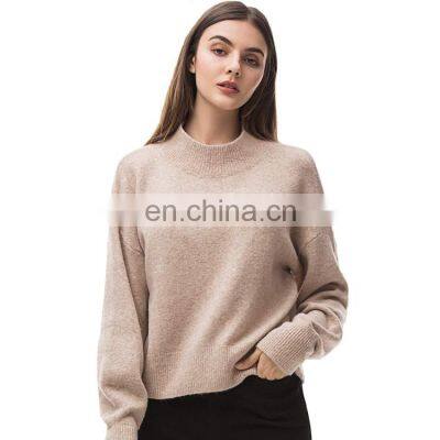 Женская свитерка из плотной теплой смеси шерсти иCashmere, свободного кроя, классического дизайна с вытянутым воротником и эластичными манжетами на рукавах photo-2