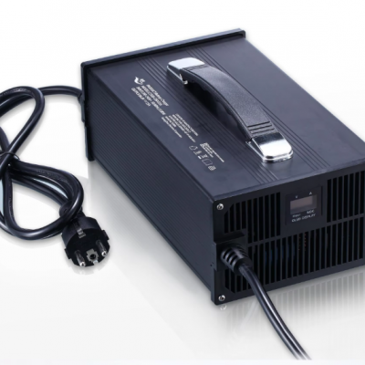Cargador inteligente de seis fases de 12V 50A para baterías de litio LiFePO4