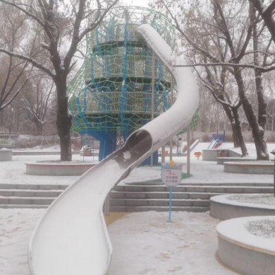 На заказ изготовляемые нержавеенстальные лестницы для парков, подходящие для семейных парков развлечений для отдыха, профессиональное производство