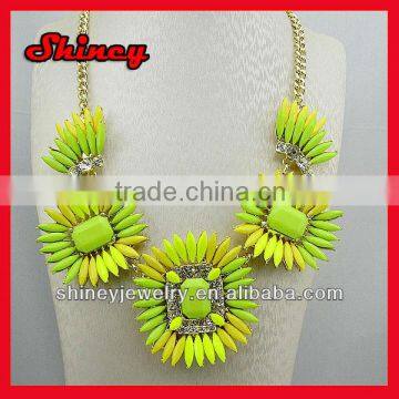 Factory Cheap Alloy Resin Beige Beaded Necklace