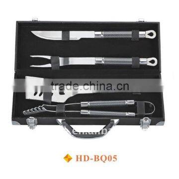 2016 china supplier new bbq tool set with barbecue knife fork tongs shovel in plastic case