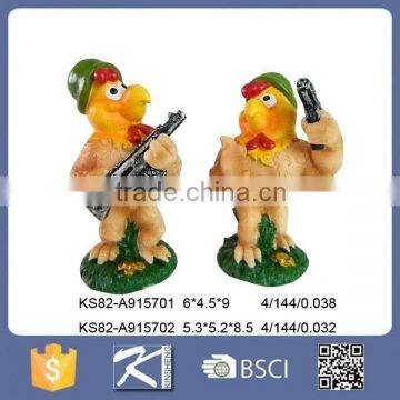 Home decoration army rooster with gun for souvenir