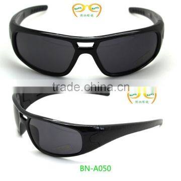 2015 latest style cheap Plastic polarized Sport Sunglasses made in china