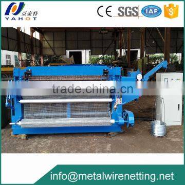 Fabrication automatic roll mesh wedling machine