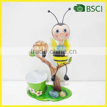 Waste Material Art Craft Metal Bee Garden Ornaments With Planter