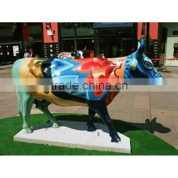 Fiberglass handmade standing cow for garden outdoor decoration