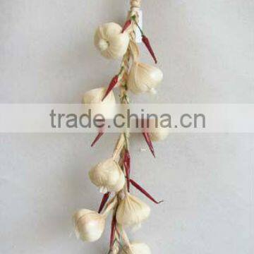 2013 High Quality Artificial Fruits Fake Garlic String 21 inch Artificial Maize Peel Garlic With Chilli String