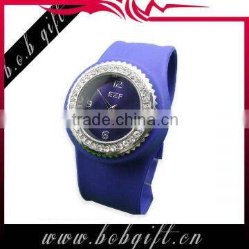 2014 cheap fashion analogue diamond silicone watch with diamond
