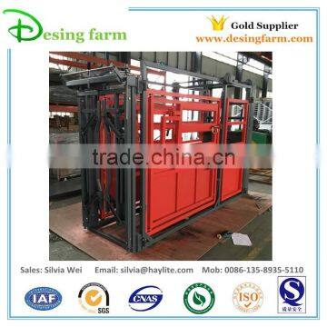 Cattle livestock equipment squeeze chute with manual headgate