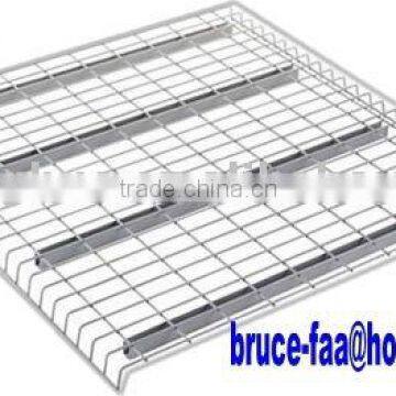 Wire decking for storage rack
