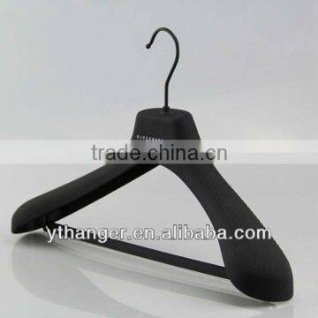 RMS001 black coats hangers plastic hangers with cross bar