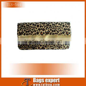 Fashional cosmetic bag made in leopard pattern flocking fabric