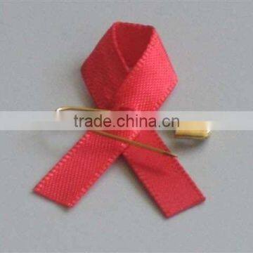 Ribbon with safty pin