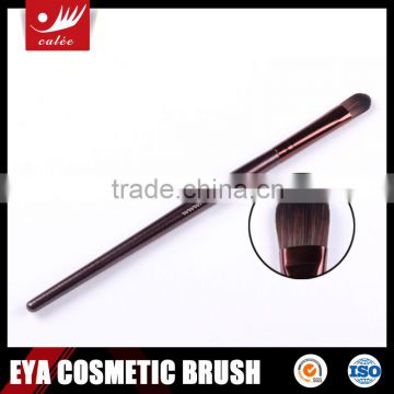 High Quality Shadow Brush with Synthetic Hair and Wooden Handle