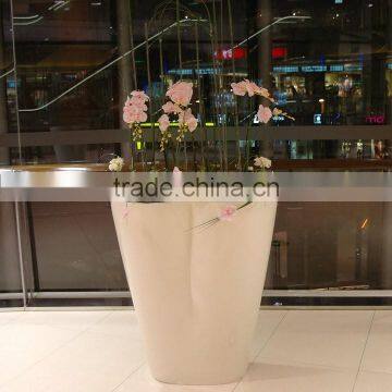 White modern fiberglass flowerpot planter