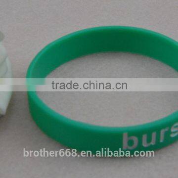 Deboss-fill white color wristband bracelet silicon