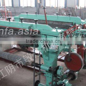 Light hexagonal-wire-netting netting machine