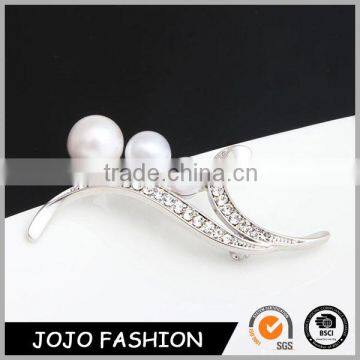 Brooch for wedding invitations latest 3 pearl design