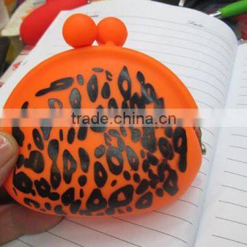 customized Leopard silicone pocket pouch as giveaways