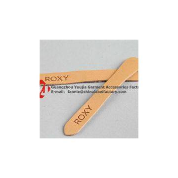 Embossed Logo Zipper Puller In Leather