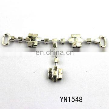 China Cheap Rhinestone Shoe Decoration photo-3