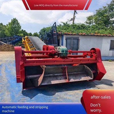 automatic loading and scraping machine for sand and gravel materials, automatic material taking conveyor, crawler-type soil scraping and loading machine