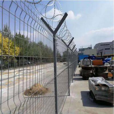 Malla de alambre de seguridad curvada en 3D para muros de recintos industriales - Alambre de 2.0 mm, opción de recubrimiento de PVC