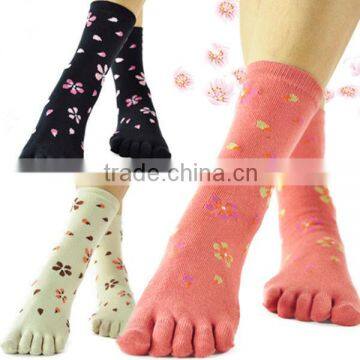 Hot sale wholesale cotton five toe sock with custom sock packaging