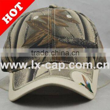 Fashion baseball cap with embroidery