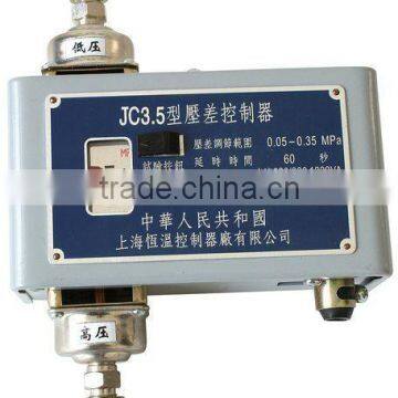 Differential pressure controller for compressor