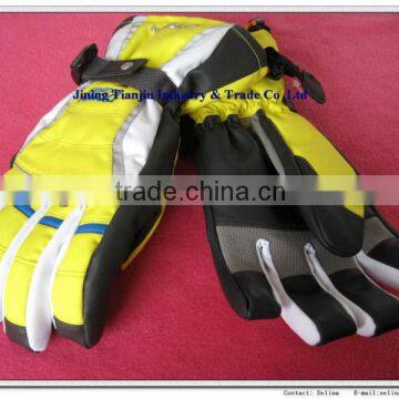 Outdoor snowboarding glove