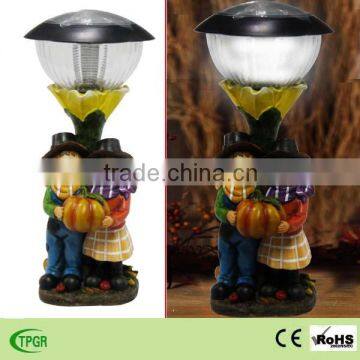 2015 new style resin autumn sacrecrow couple figurine solar garden lights for harvest decoration