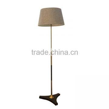 Modern decorative painted wood Floor Lamp Hotel lamp made in China