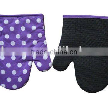 Many Pinted designs Oven Mitten