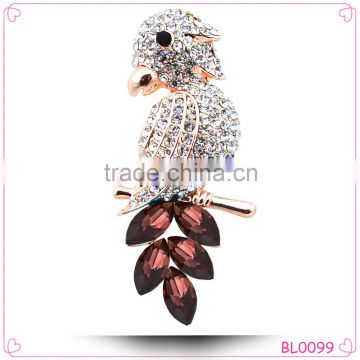 Fashionable parrot animal rhinestone brooch for decoration crystal brooch