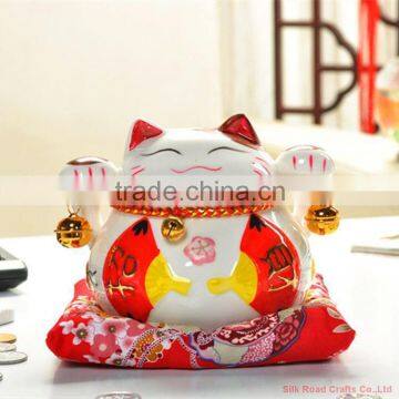 Beautiful Pottery Maneki Neko for Room Decoration