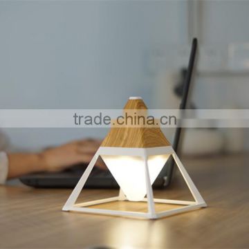 Pyramid shape The pyramid shape/LED table lamp Touching/2000mA mini led desk lamp