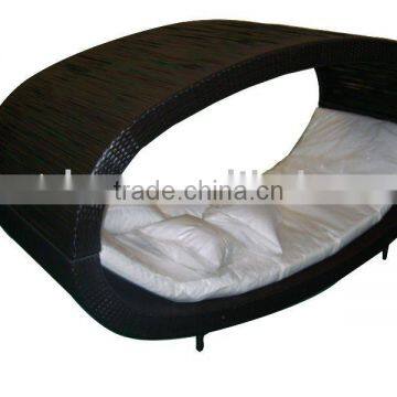 new design PE outdoor rattan oval bed